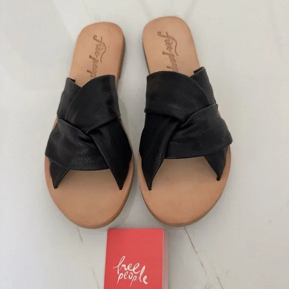 Free People CRISS-CROSS FRONT SLIDES
Size 37 medium, US size 6 1/2
Price $68 - Picture 1 of 5